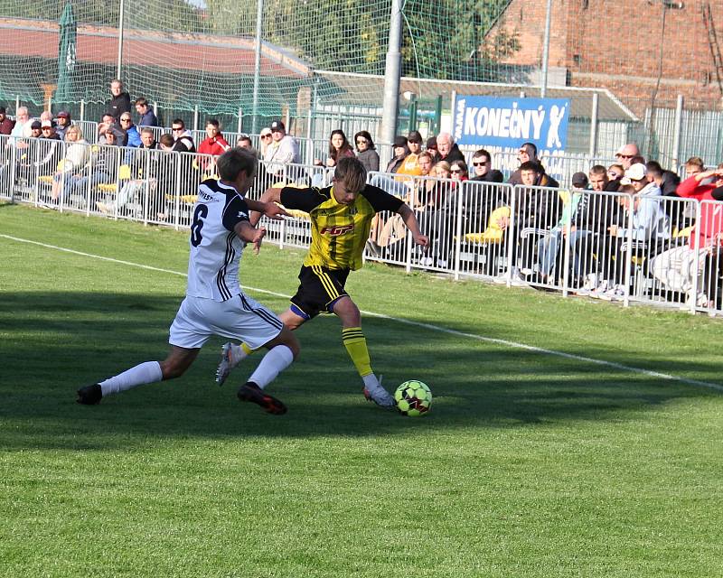 Nové Sady (ve žlutém) prohráli v olomouckém divizním derby s 1. HFK Olomouc doma 3:4.