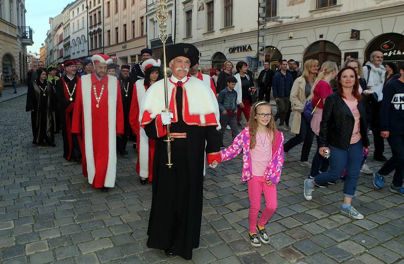 Průvod ke cti sv. Pavlíny, patronky Olomouce. Svátky města 2019