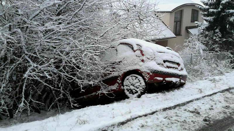 V Samotiškách na Olomoucku bouralo auto do přípojky plynu.