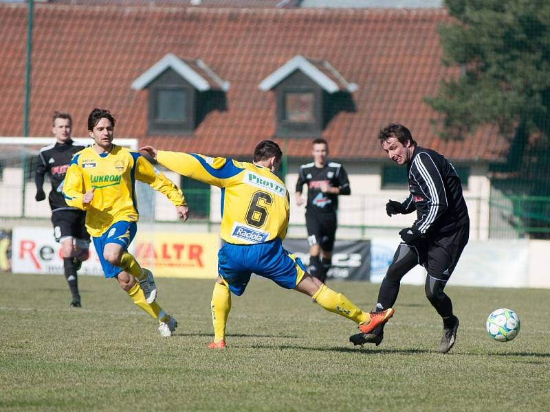 Fotbalisté 1. HFK Olomouc (v černém) proti Zlínu