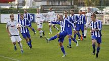 Fotbalisté 1. HFK Olomouc (v bílém) porazili Hranice 2:1.