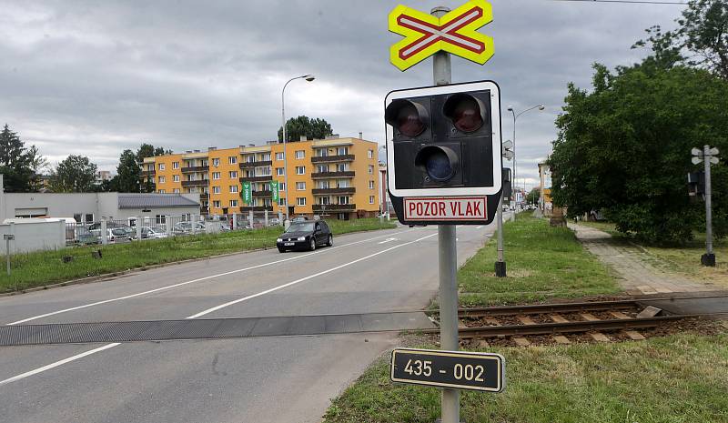 Na železničních přejezdech na Nových Sadech a Novém Světě nebliká bílé světlo.Plánovaná výluka od 5.6. - 9.7.2020.