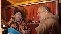 Karel Schwarzenberg na olomouckých vánočních trzích