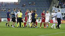 Olomoučtí fotbalisté (v červeném) remizovali se Slováckem 0:0