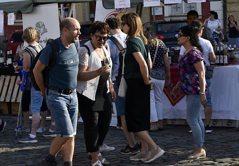 Olomoucké Dolní náměstí žije o víkendu vinnými slavnostmi. 20.5. 2022