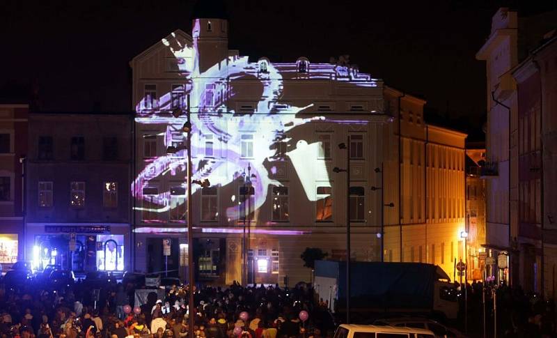 Festival VZÁŘÍ. Videomapping na Dolním náměstí