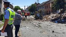 Výbuch zdemoloval dům v Olšanech u Prostějova a poškodil okolní stavení, 18. 7. 2022