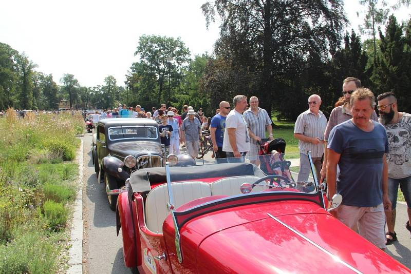 XIX. ročník Hanáckého okruhu, soutěže historických automobilů a motocyklů vyrobených do roku 1939.