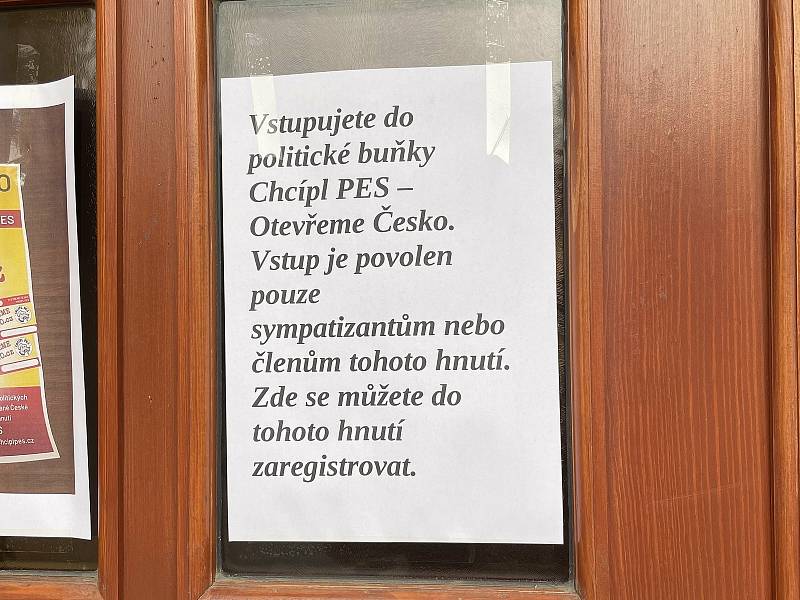 Rebelující hospoda U Ervina v Hlubočkách v sobotu opět otevřela návštěvníkům. Následoval zásah policie, 23. ledna 2021