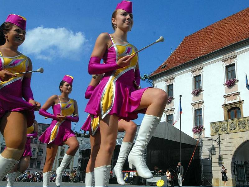 Přehlídka mažoretek na Oslavách maršála Radeckého v Olomouci