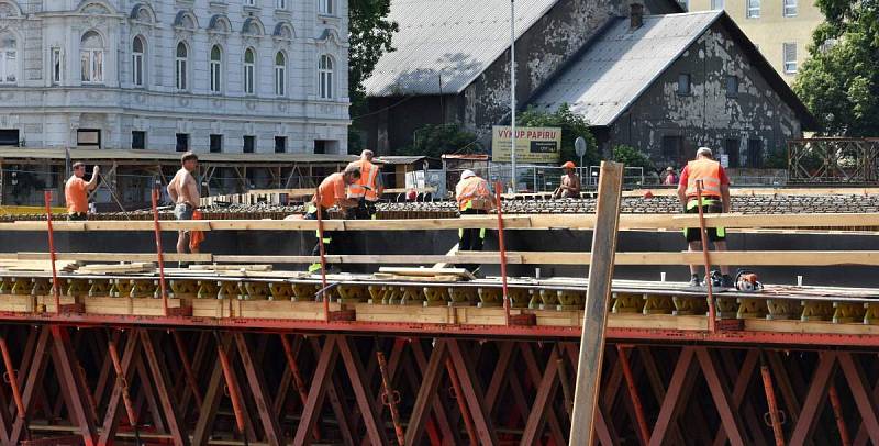 Stavba mostu v Komenského ulici v Olomouci, 17. června 2019