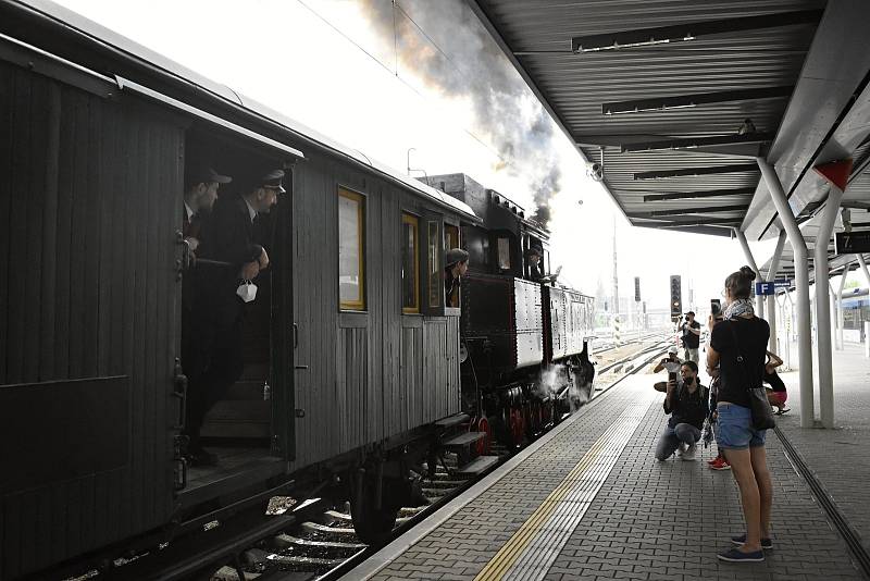 Jízdy historických vlaků na olomouckém hlavním nádraží - 12. 6. 2021