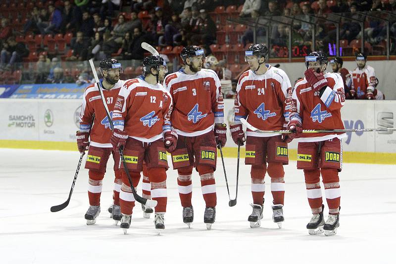 Olomoučtí hokejisté (v červeném) prohráli s Mladou Boleslaví 1:3