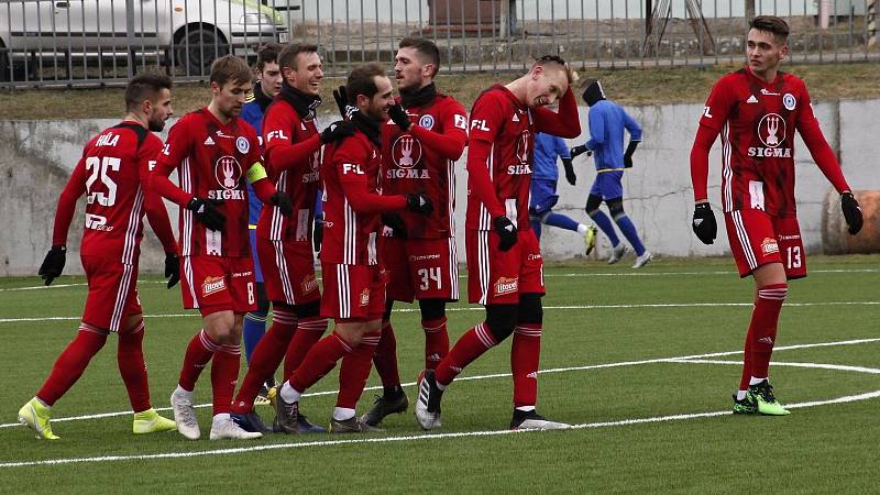 Sigma (v červeném) porazila v přípravě Jihlavu 3:1.