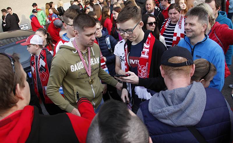 Branislav Konrád.  Loučení hokejistů HC Olomouc se sezonou ve společnosti fanoušků