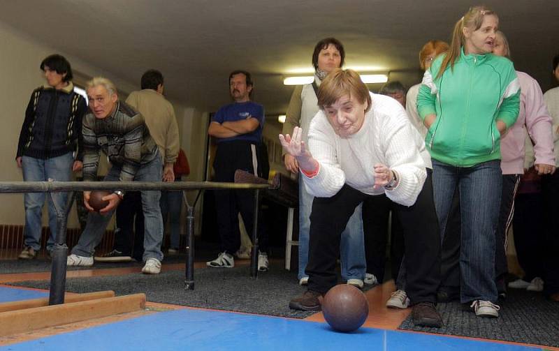 Kuželkářská liga handicapovaných ve Šternberku