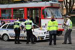 Srážka tramvaje a auta městské policie u olomoucké tržnice