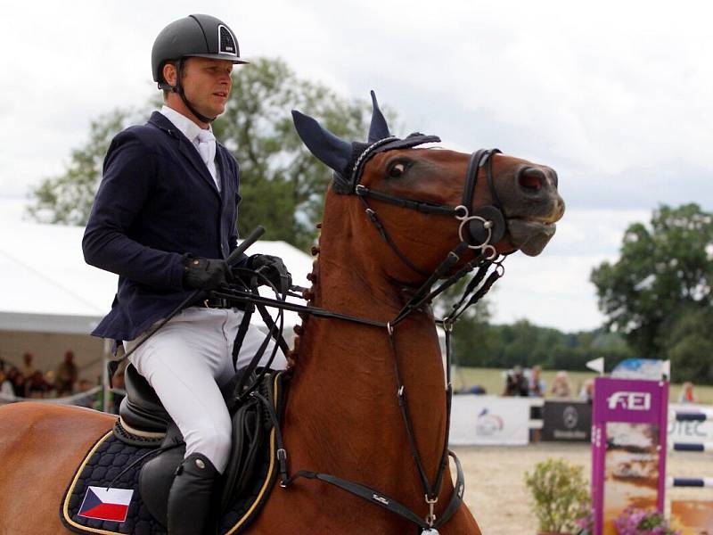 Aleš Opatrný a Zandiro. Světový pohár v parkuru v jezdeckém areálu Equine Sport Centre v Olomouci