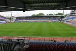 Andrův stadion v pohledu z modernizované západní tribuny