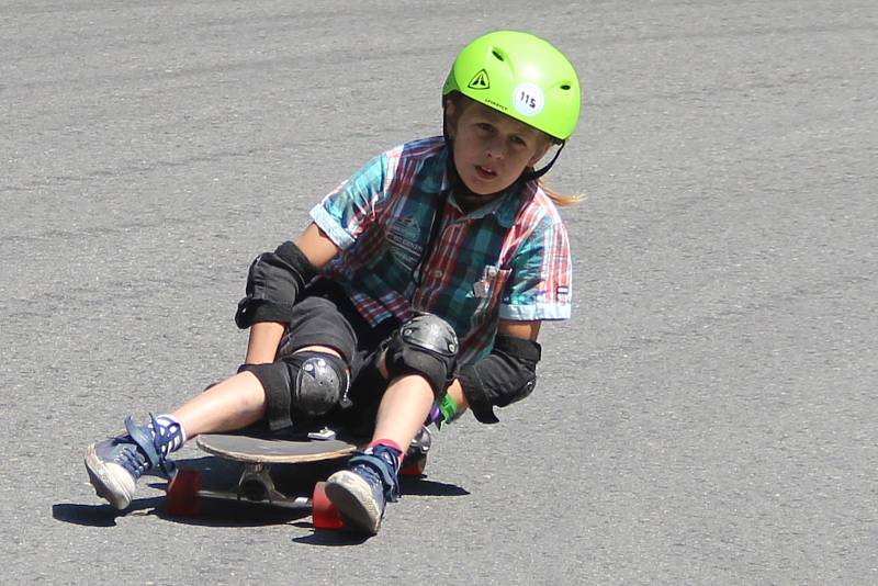 Longboardisté na Ecce Homo Freeride ve Šternberku