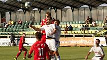 Fotbalisté HFK Olomouc (v bílém) prohráli v 1. kole MOL Cupu se Zbrojovkou Brno 0:3.