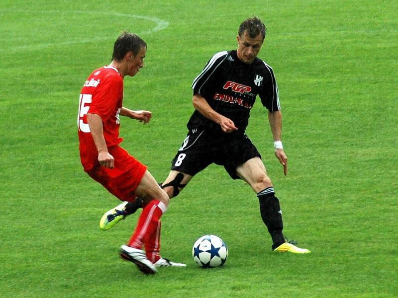 Ve druhém kole MSFL porazili fotbalisté 1. HFK Olomouc (v černém) SK Líšeň 4:1.