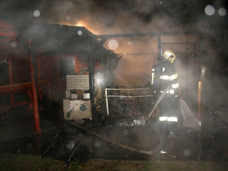 Požár zahradní chatky u Grygova