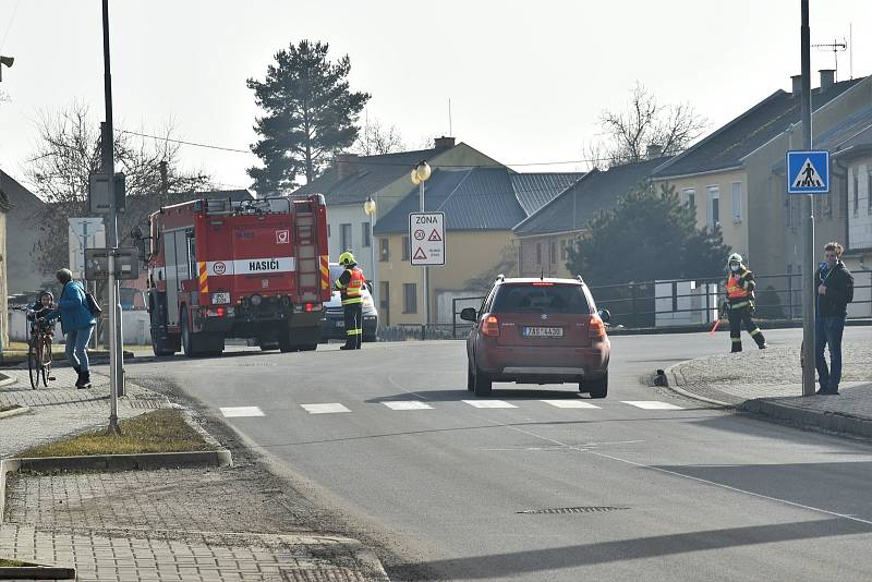 Nehoda nákladního auta v centru Senice na Hané, 24. 2. 2021