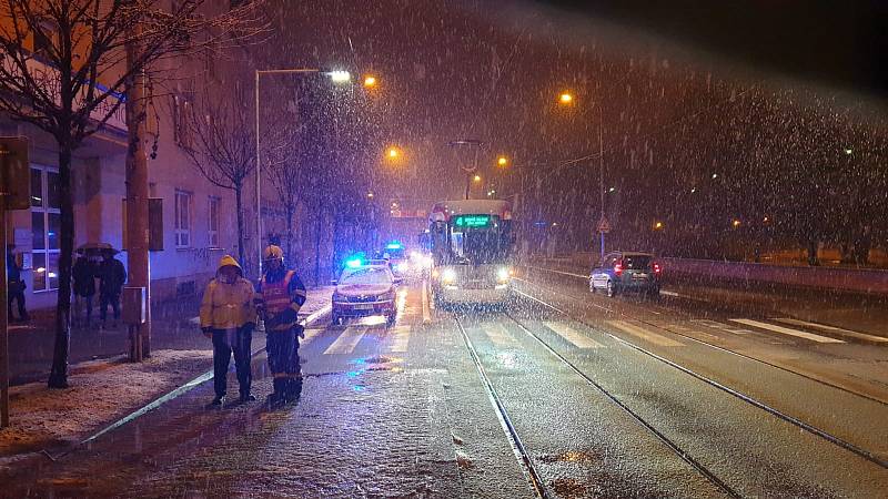 Následky vydatného sněžení v noci z neděle 3. února na pondělí 4. února