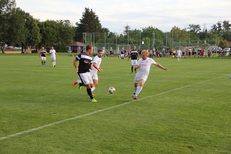 FK Medlov - TJ Sokol Velké Losiny 1:0. Jiří Kasal, Radovan Skřebský