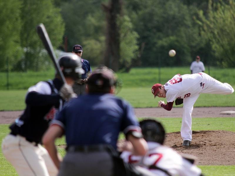 Olomoučtí baseballisté (v bílém) vs. Arrows Ostrava