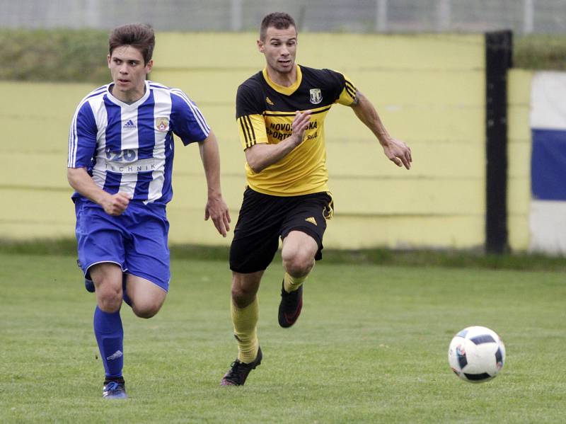 Fotbalisté Nových Sadů (ve žlutém) porazili Hranice 1:0