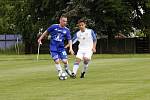 Fotbalisté Sigmy Lutín (v modrém) remizovali s Viktorií Přerov 1:1.