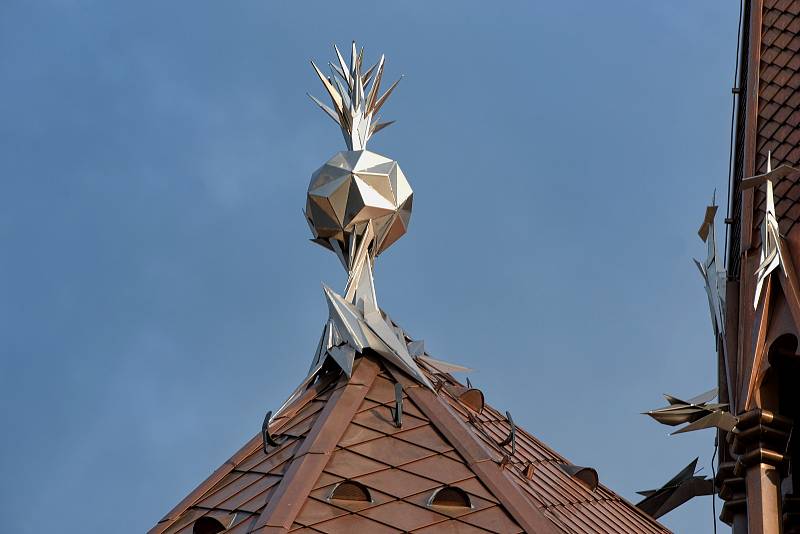 Červený kostel v Olomouci prochází náročnou rekonstrukci, ozdobily jej i nové prvky. Červen 2022