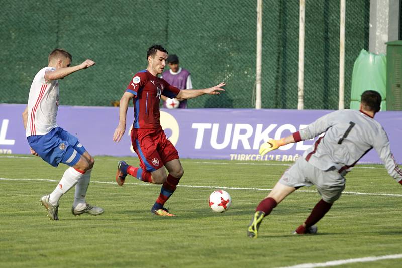 Tým amatérské fotbalové reprezentace z Olomouckého kraje (v červeném) podlehl regionu Jižního Ruska 1:2