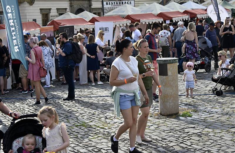 Olomoucké Dolní náměstí žije o víkendu vinnými slavnostmi. 20.5. 2022