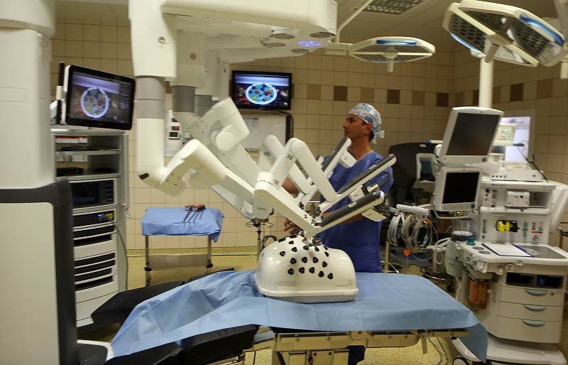 Nejnovější generace robota Da Vinci Xi ve Fakultní nemocnici Olomouc.