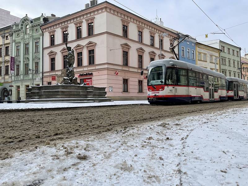 Ledovka a sníh v centru Olomouce - 8. 2. 2021