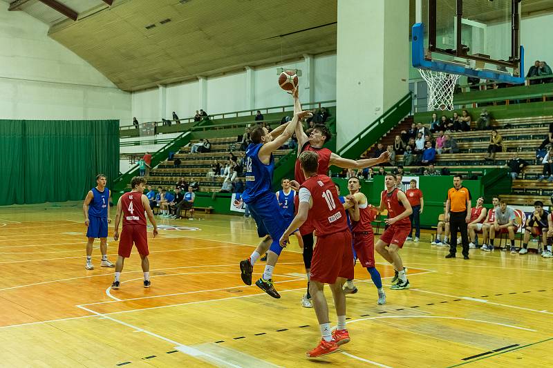 Zápas Final Four Univerzitní basketbalové ligy mezi UP Olomouc a UK Praha