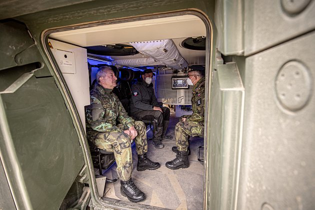 Interiér obrněnce Lynx KF41 na mediálním dnu při testování bojových vozidel pěchoty (BVP) z tendru pro českou armádu ve vojenském prostoru Libavá, 27. května 2021.