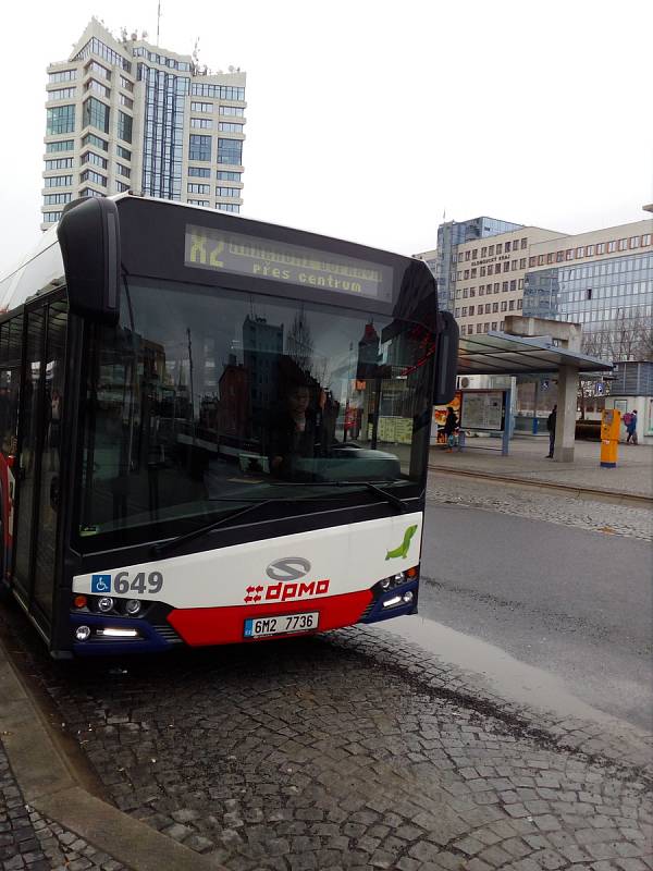 Uzavírka Masarykovy ulice změnila trasy a jízdní řády olomouckých tramvají i autobusů. 2. března 2020.