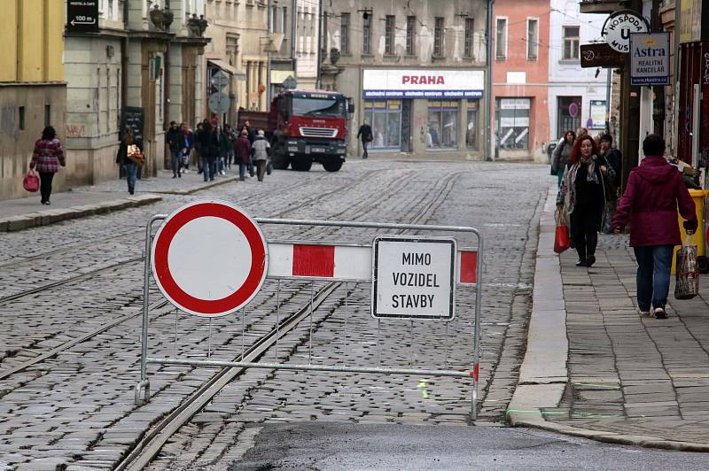 Začala oprava třídy 1.máje v Olomouci.