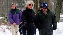 V lednu 2000 se Václav Havel ve známých lázních v Karlově Studánce na Jesenicku.  Na snímku s manželkou Dagmar při procházce.