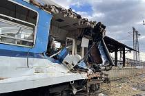 Osobní vlak, do kterého 31. července v Němčicích nad Hanou narazila lokomotiva, stojí na hlavním nádraží v Olomouci, 5. listopadu 2021