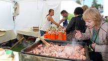 Stovky lidí zaplnily v sobotu Smetanovy sady Výstaviště Flora Olomouc. Přilákal je tam už druhý ročník dobrého jídla a pití Garden Food Festival.