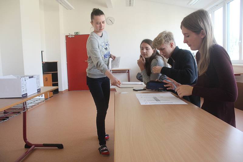 Studenské volby do Poslanecké sněmovny na Cyrilometodějském gymnáziu v Prostějově