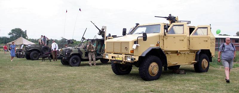 Army Day na baseballovém hřišti na Lacích