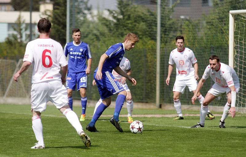 Fotbalisté Sigmy B (v modrém) proti Třebíči