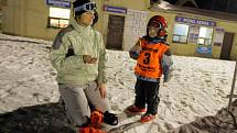 Noční lyžování na sjezdovce v Hlubočkách