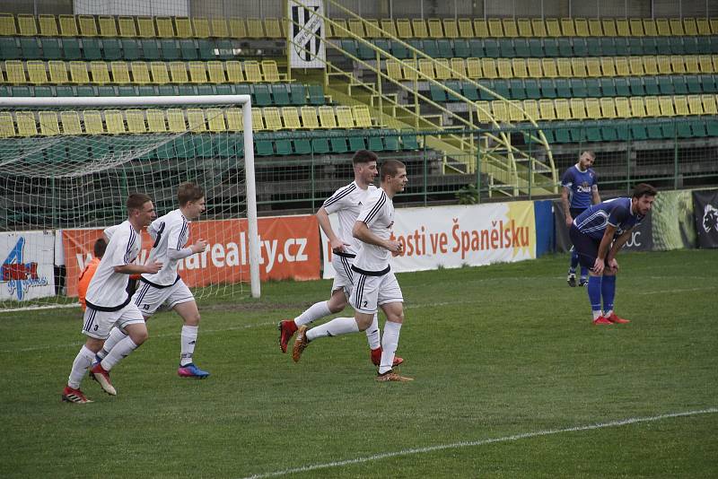 Fotbalisté 1. HFK Olomouc (v bílém) remizovali na domácím hřišti v Holici s Přerovem 2:2.